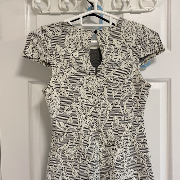 RD Style Dress - Picture 4 of 8